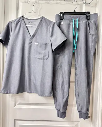 FIGS Scrubs Set. XS