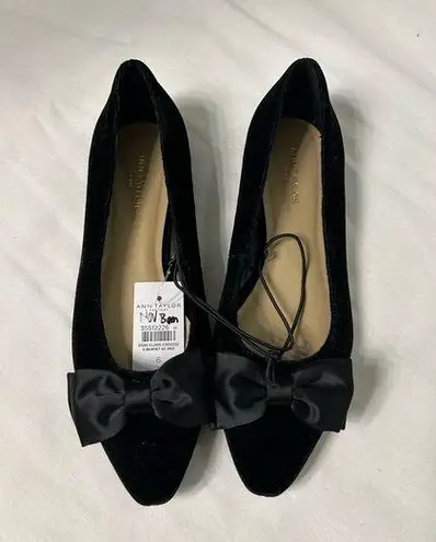 Ann Taylor  Factory Shoes Black Dressy Flat Toe Bow Slip On Velvety NWT Sz 6M