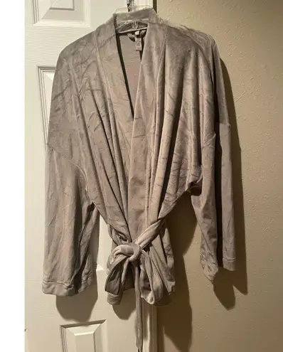 SKIMS by Kim Kardashian Velour Fleece Wrap Short Robe SMOKE A47