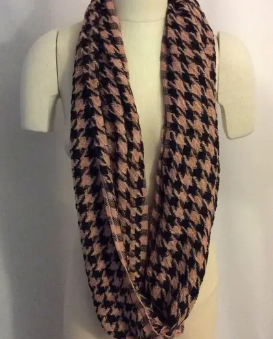 Boutique NWOT Pink Blush Check Infinity Scarf Great Gift