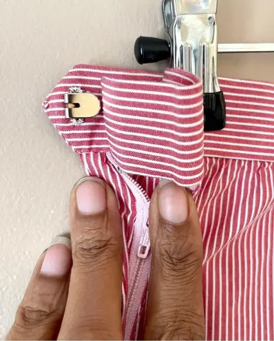 VINTAGE Red Pinstripe Culotte Shorts Sz M Size M