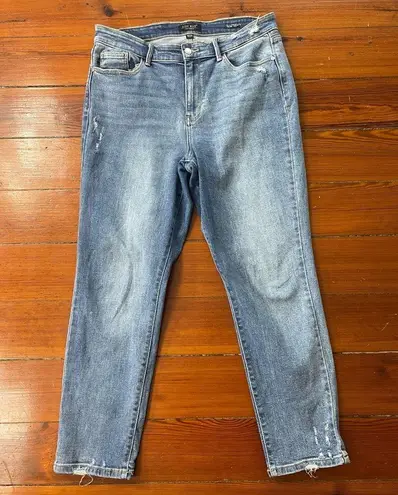 Judy Blue Slim Fit Medium Wash Jeans With Light Distressing ~ Size 31 💛🍄
