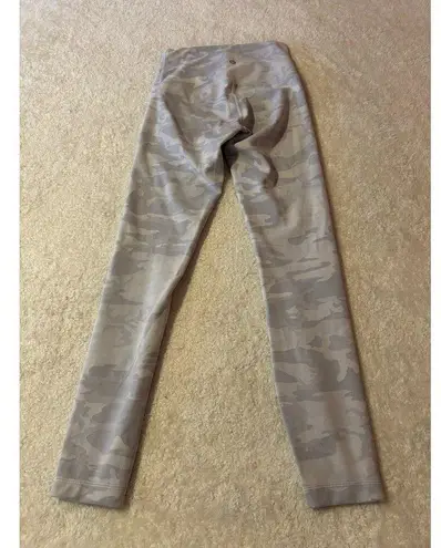 Lululemon  White Camo Wunder Under Leggings‎ Size 4