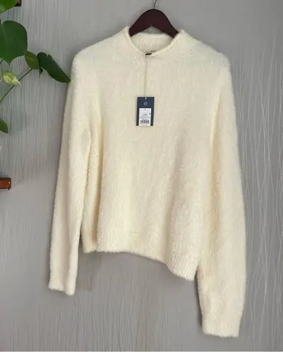 Universal Threads Universal Thread Women's Cream Color Soft Fuzzy Sweater Size Large - Image 2