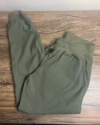 Zyia Active Olive Green Joggers Women’s Size 8–10 Nylon Size M