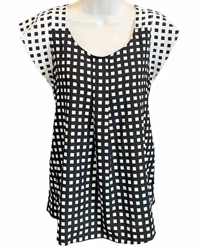 Motherhood Maternity scoop neck checkered lightweight cap sleeve top black white