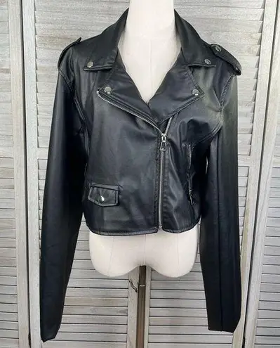 Pretty Little Thing  Cropped Faux Leather Motorcycle Jacket Black-16