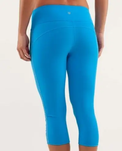 Lululemon  Power Flow Crop Legging in Beach Blanket Blue/Aquamarine Size 4 • $78