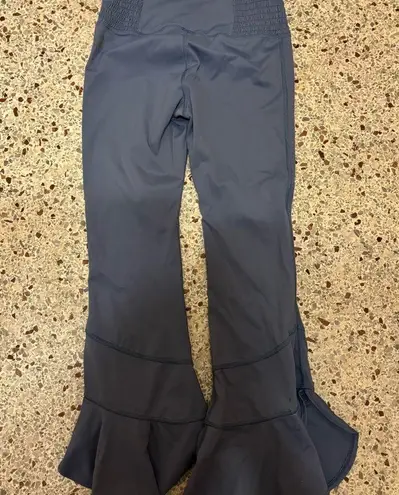 Free People  Movement Starlight Pant Legging Stretch Ruffle Crop Hem Small SP - Image 10