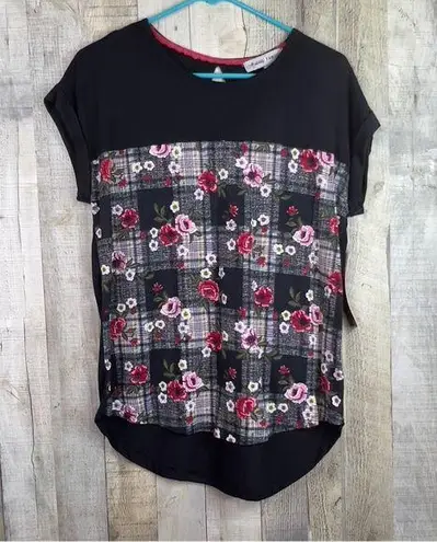 Absolutely Famous Size Small Short Flange Sleeves Printed Floral Front