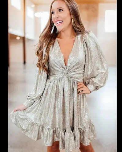Skies Are Blue Metallic Long Sleeve Gold Cocktail Dress Party Size Medium M