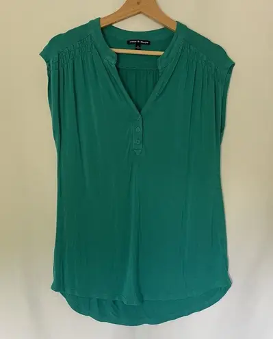 Cable & Gauge vibrant turquoise sleeveless business casual blouse v-neck