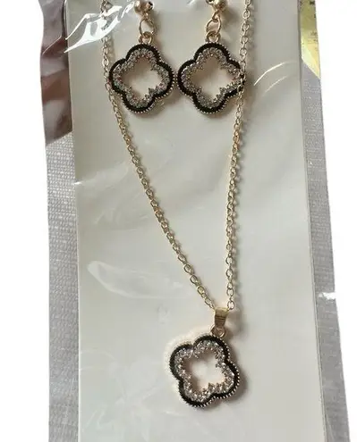 Elegant Gold and Black Floral Jewelry Set