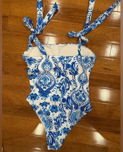 NWOT Blue & White Chinoiserie Tie