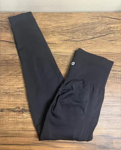 Halara Seamless Flow High-Waisted Booty Scrunch Leggings Black S