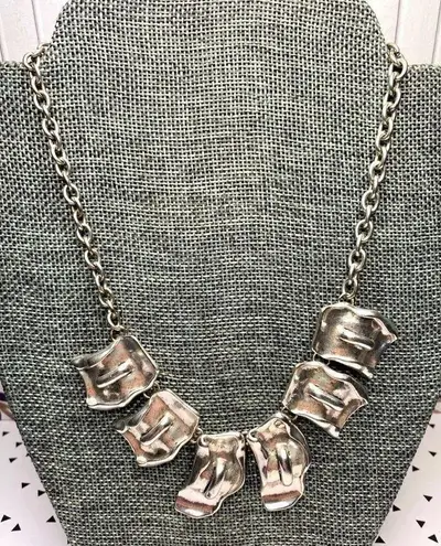 None Stylized Chunky Statement Piece Necklace
