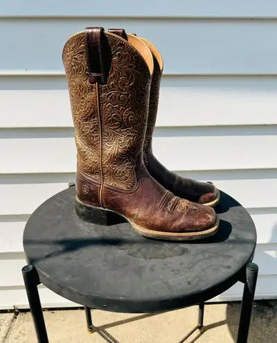 Ariat Round Up Wide Square Toe Western Boot