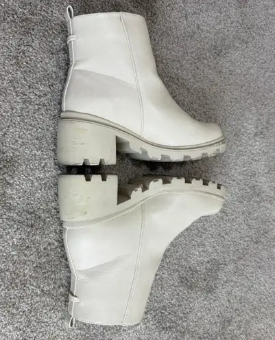 ShoeDazzle 9 Danilyn lug sole combat moto ankle boot 2442 Gold