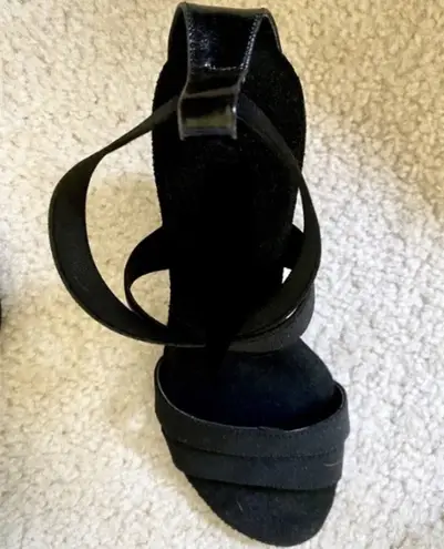 Vivanz Women's 1950 Celine Strappy Sandal, PADDED Sole! Size: 5 Black