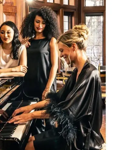 NWT PETITE PLUME Women's Silk Robe With Feathers, Black Size XS