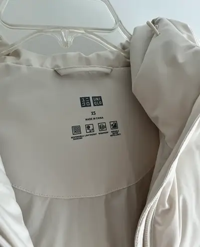 Uniqlo White / Cream Puffer Jacket