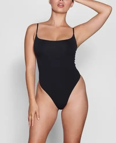 SKIMS Fits Everybody Cami Bodysuit Black NWT small