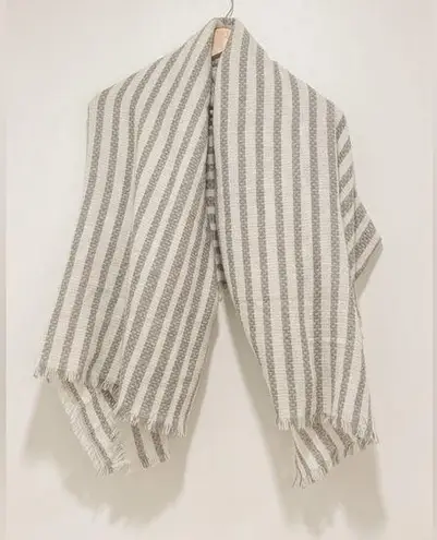 Boutique Blanket Scarf (Gray, White)