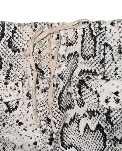 Pam & Gela Snake Print Shorts Lace Up Back Cotton Blend Women’s Size 25