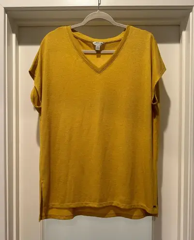 Orvis Gold Tee Shirt Size L Shortsleeve V-Neck Quiet Luxury Loose Fit Casual