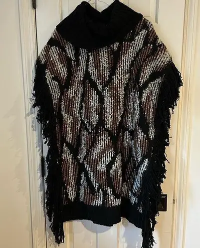 BCBGMAXAZRIA BCBG poncho sweater worn once in flawless condition size medium/large