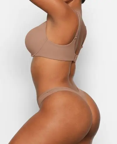 SKIMS NTW FITS EVERYBODY T-SHIRT BRA - Umber tan