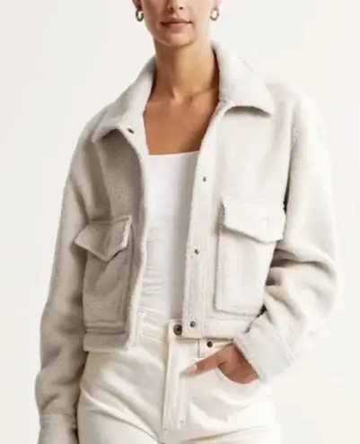 Abercrombie & Fitch NWT Abercrombie Cropped Fleece Shacket in Cream thumbnail 1