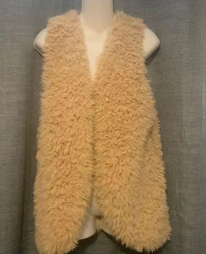 Self Esteem Ladies Size Large Furry Vest by  100% Polyester. Beige Tan - Image 1