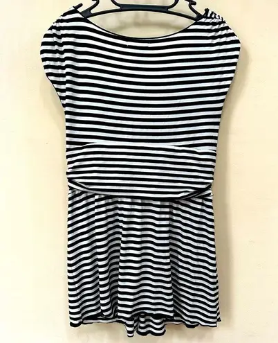Sophie Max top, adorable twist front, very flattering. Black and white stripe.
