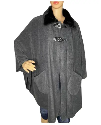 Moda Le Gray Cape With Buckle Closure and Black Fur Trim Collar One Size