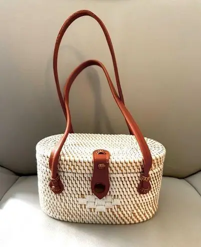 Balinese Rattan Bucket Beach Bag Purse in white and chestnut