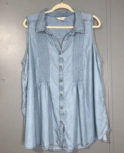 Terra & Sky  Women's Plus Size Sleeveless Pintuck Shirt Light Denim Casual Top 1X