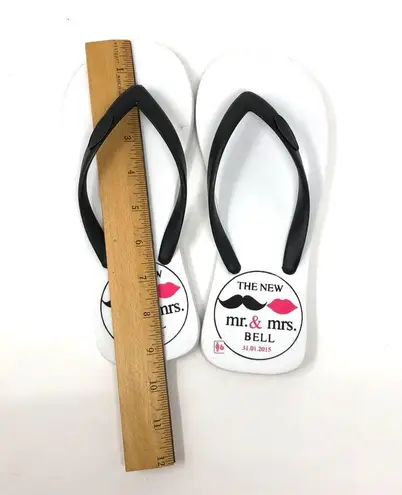 🆕 never worn flip flops Size undefined