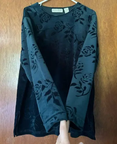 Carolyn Taylor  velvet rose/floral long sleeve blouse. Size L dark forest green