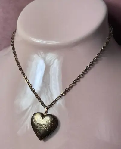Vintage Gold Tone Barbie Etched Heart Locket Photo Pendant Chain Necklace Y2K