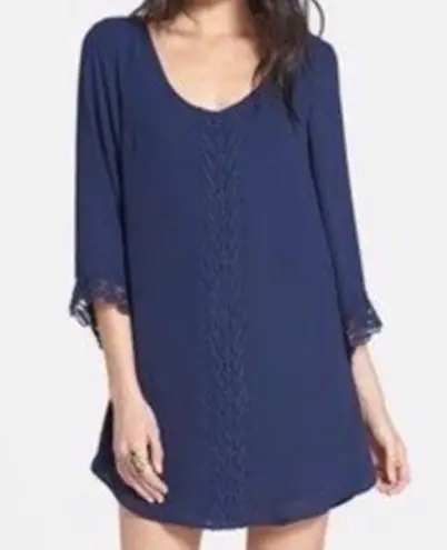 ASTR  THE LABEL LACE TRIM SHIFT DRESS NAVY BLUE