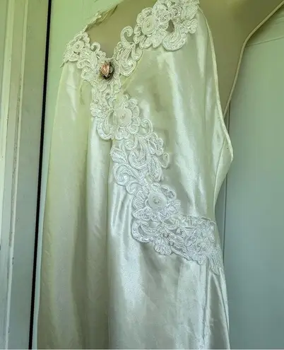 California Dynasty Off White Nightgown Gown Lace and Beaded trim Medium