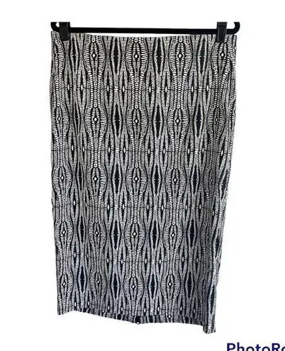 Lane Bryant  black and white pattern full back zip pencil skirt Size 16