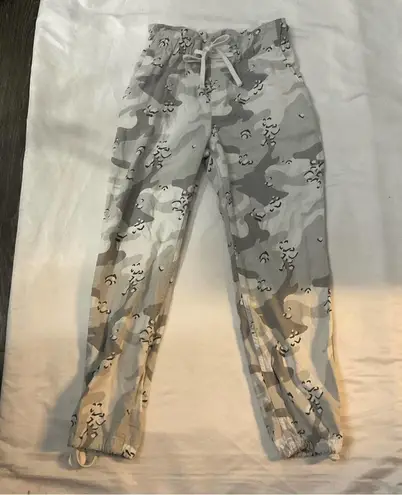 Hollister  Women's Gray White Camo Pants Joggers Ultra High Rise Size S