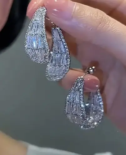 Simple Classic Style Solid Color Inlay Copper Rhinestones Silver Ear Studs