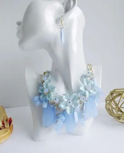 Acrylic Statement Chunky Flower Necklace Set Blue