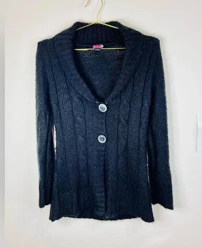 Kiss It Women’s Cable Knit Button