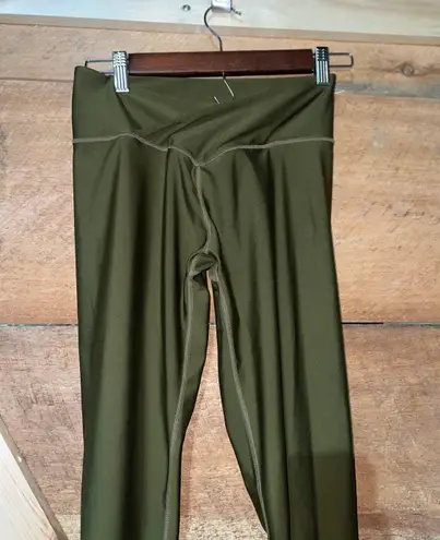 Scrunch Ruched Butt Amplify Obsession original leggings in Olive Womens size Medium Green