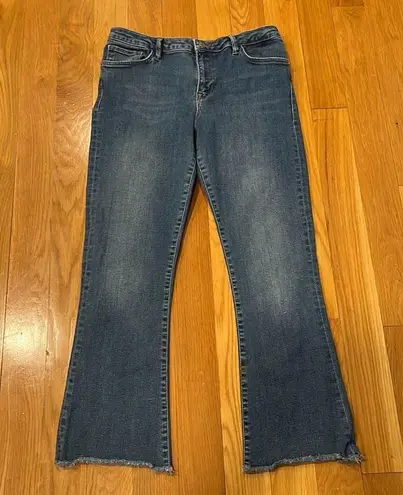 Free People   Raw hem cropped jeans size 31.