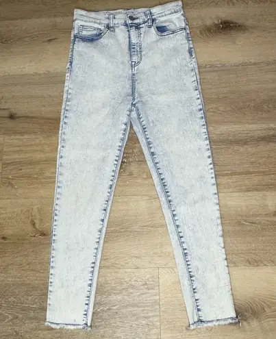No Bo High Rise Cropped Denim Stretchy Jeans - Light Wash, Size 9 Juniors